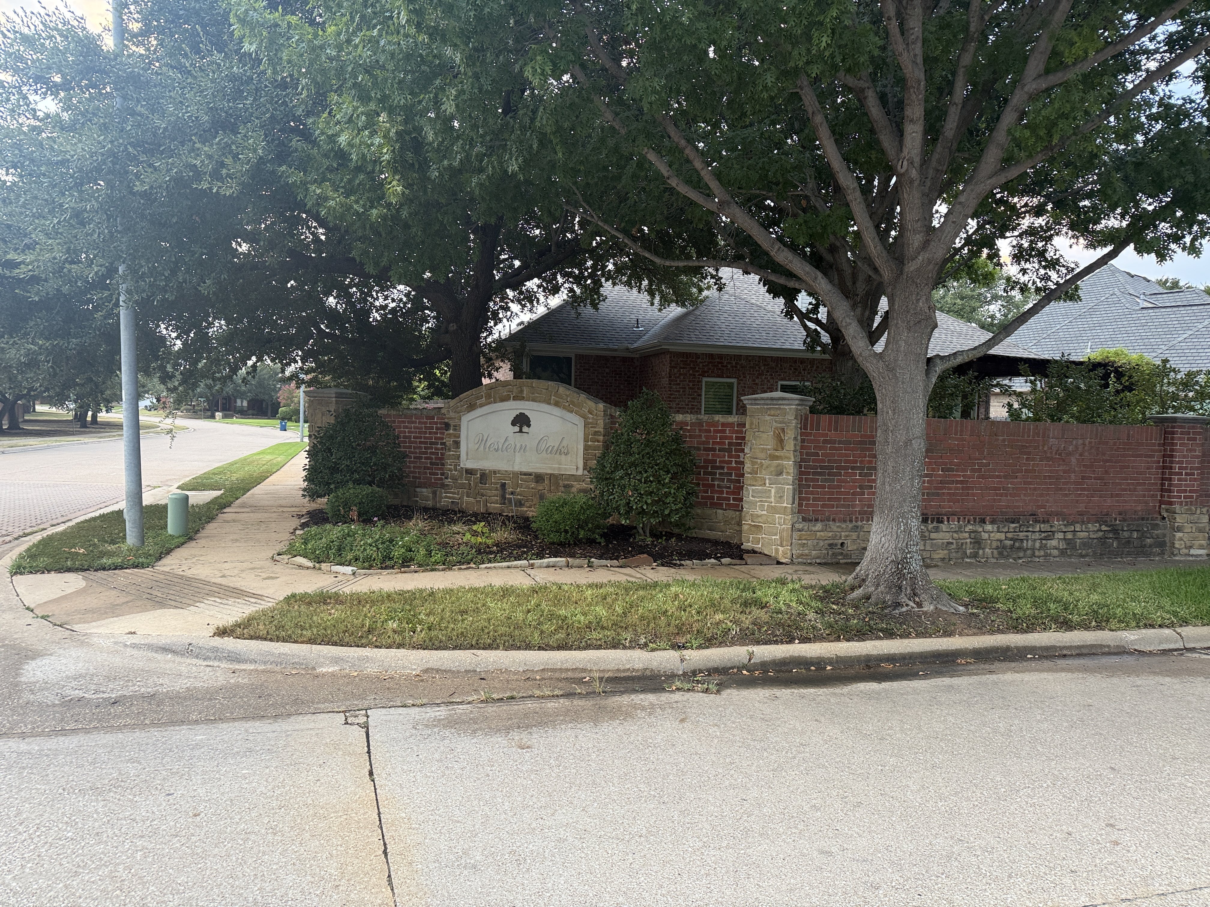 Western Oaks entrance in Grapevine, Texas